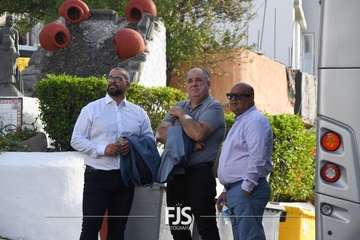 Lomo Magullo abraza la vida con la escultura homenaje a la Traída del Agua/Francisco Javier Santana y TA.